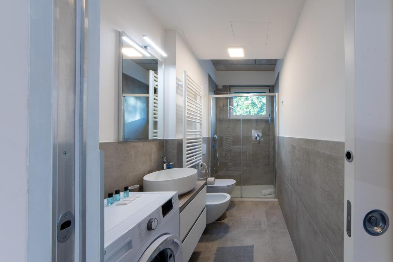 Housmart Toscana 53 Black Bologna Esterno foto