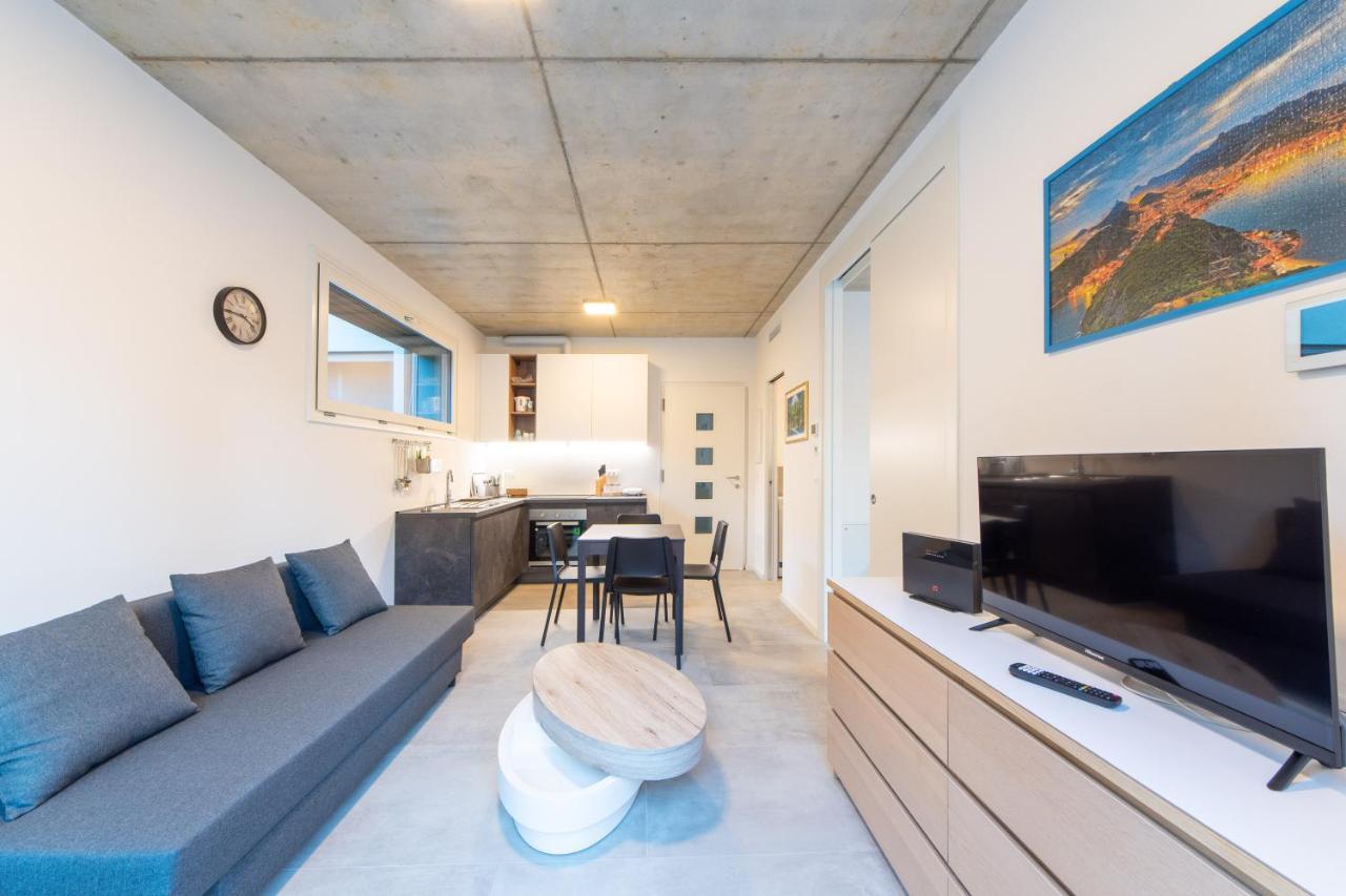 Housmart Toscana 53 Black Bologna Esterno foto