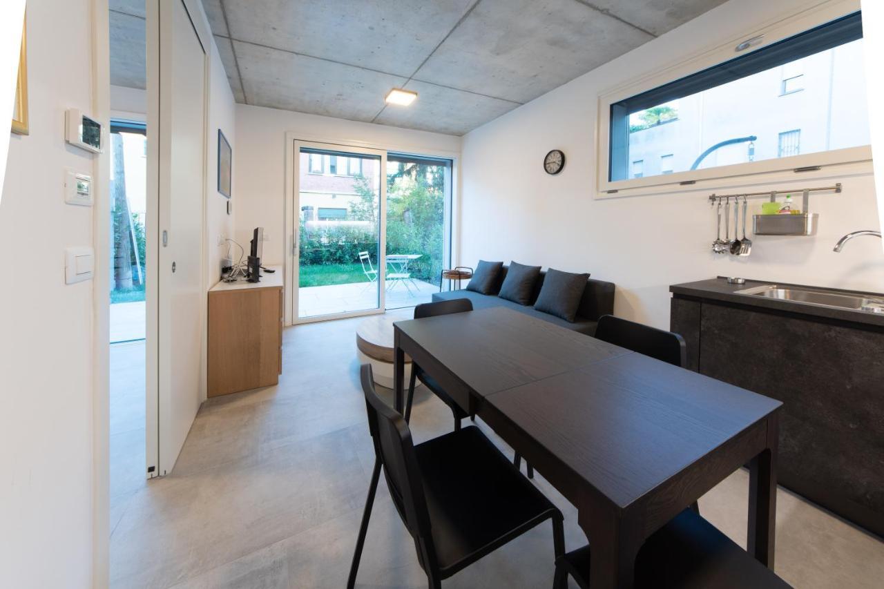 Housmart Toscana 53 Black Bologna Esterno foto