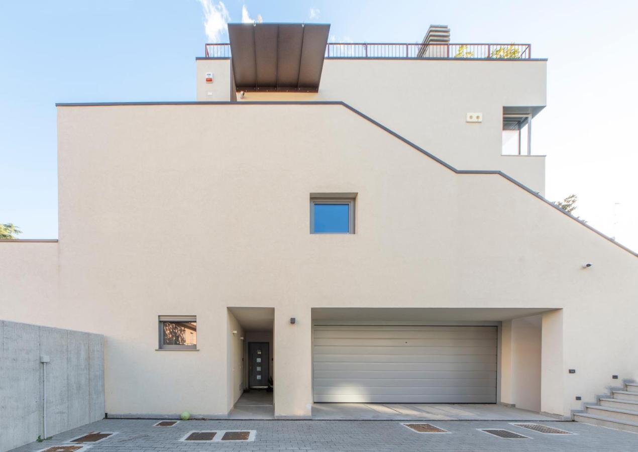 Housmart Toscana 53 Black Bologna Esterno foto